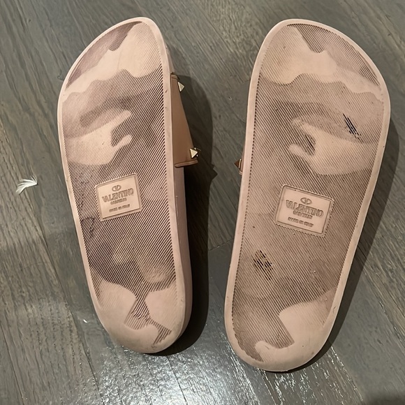 Valentino pool slides - Picture 3 of 5